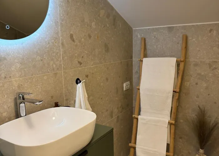 Modern Design I Stylish & Comfortable * Solin